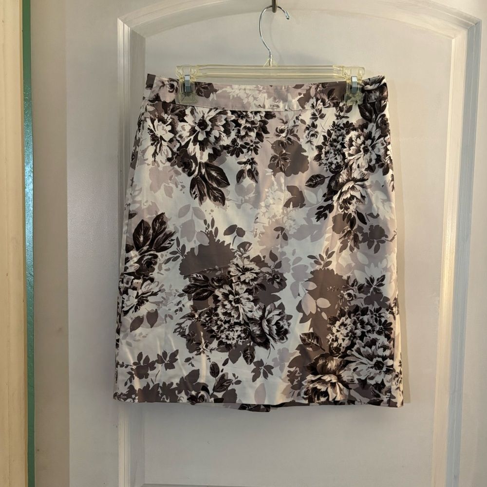 Van Heusen Floral Print Women's Skirt Sz 4